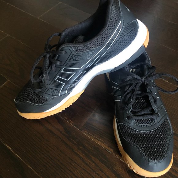 LIKE NEW ASICS VOLLEYBALL SHOES - Picture 5 of 7